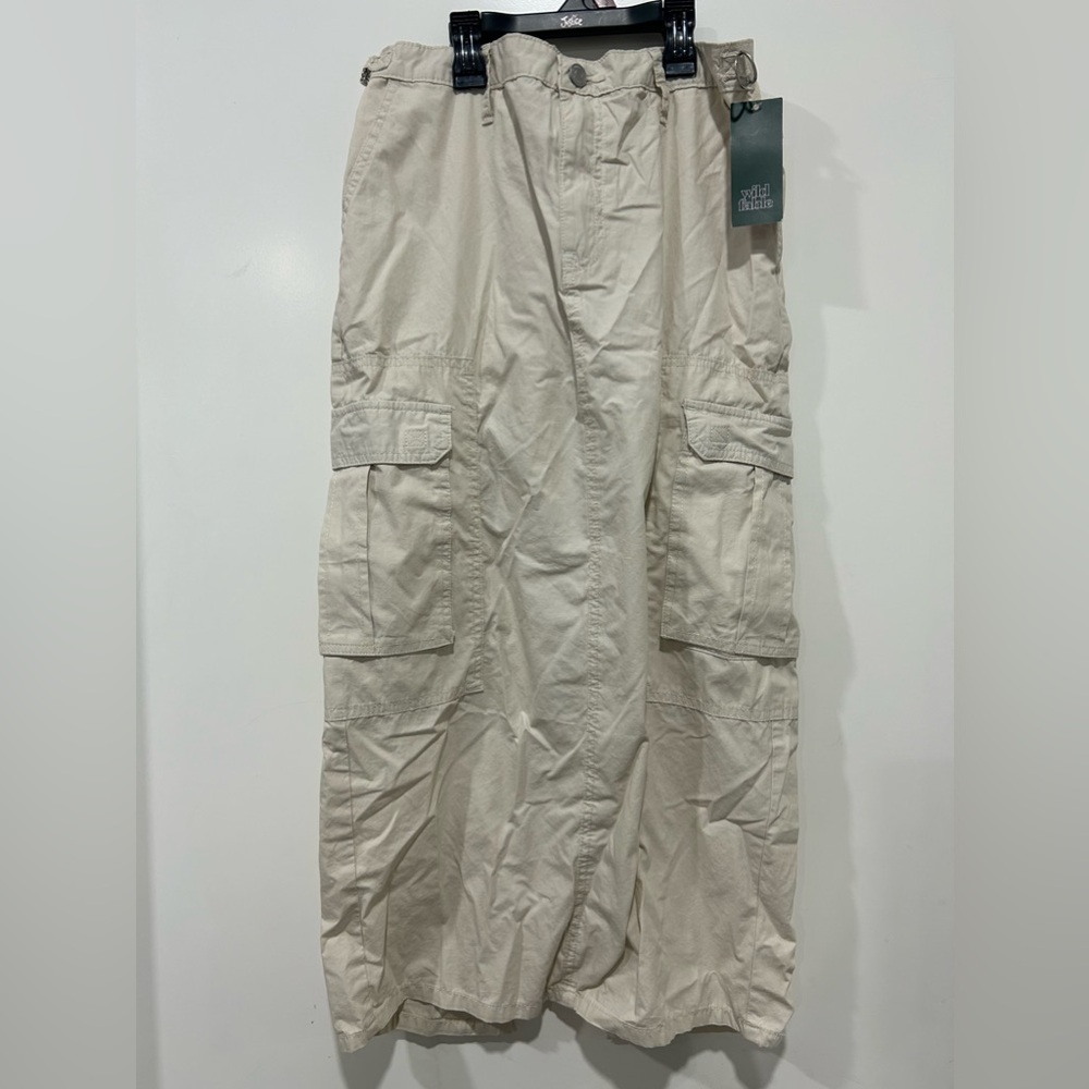 NWT Wild fable size XS khaki cargo skirt